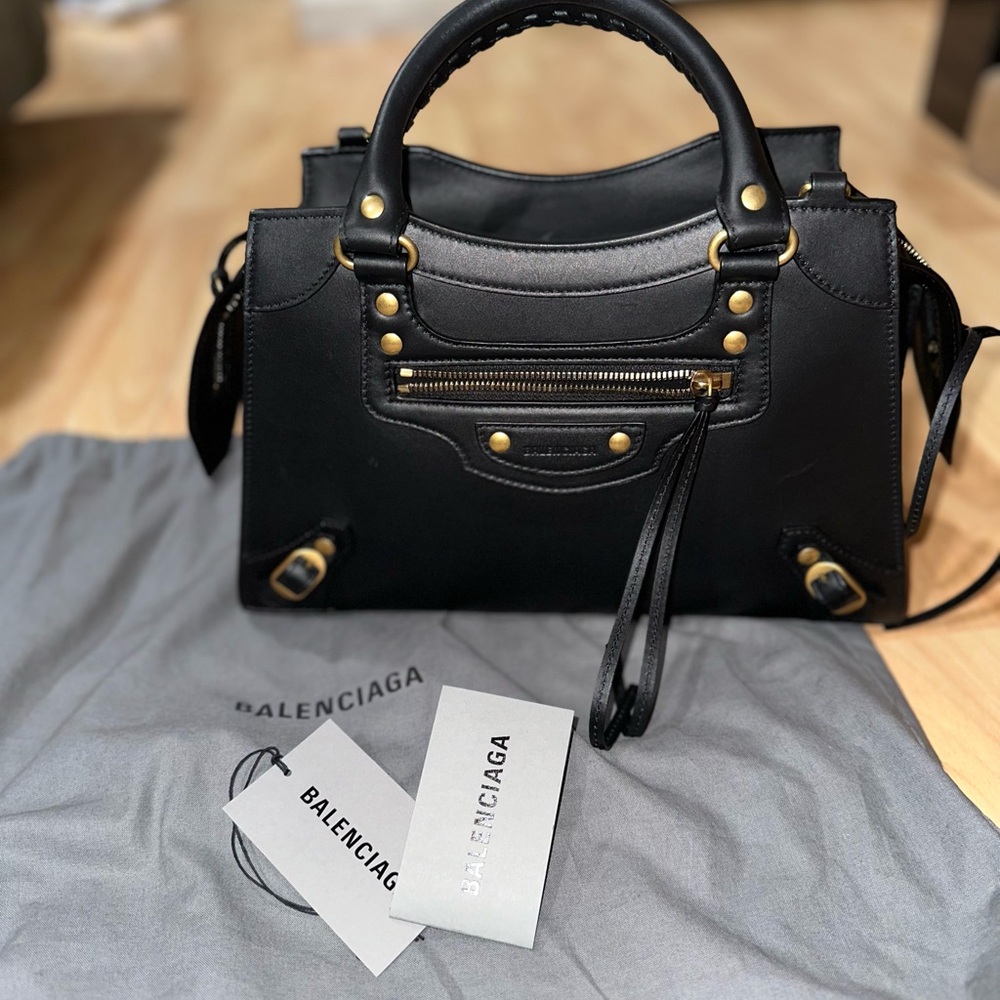 Balenciaga City Neo Smooth leather bag in medium size